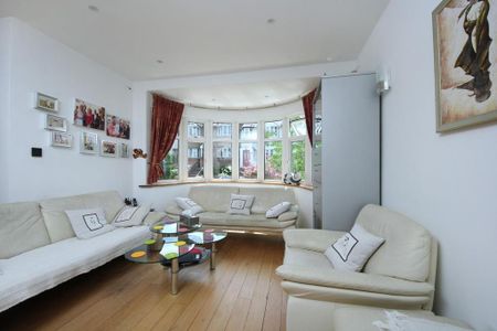 4 bedroom end of terrace house to rent - Photo 4