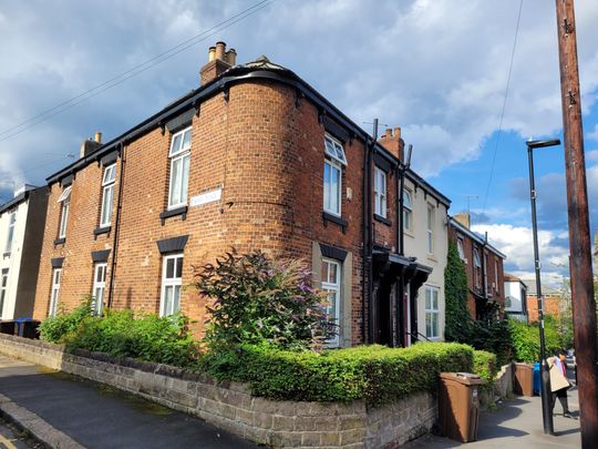 5 Bedroom House to Rent in Sheffield - Photo 1