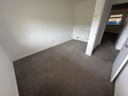 5 bedroom detached house to rent - Photo 2