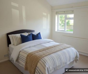 4 bedroom semi-detached house to rent - Photo 3