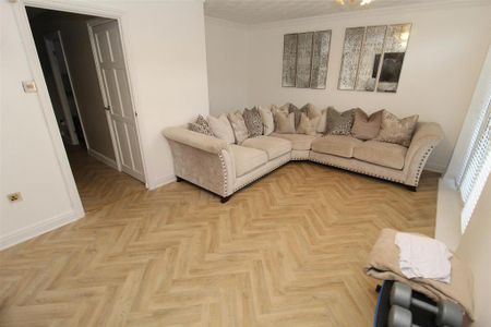 3 bedroom end of terrace house to rent - Photo 2