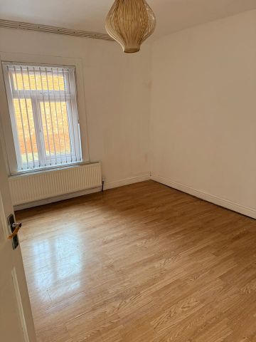 3 Bed End Terrace, Crabmill Lane, CV6 - Photo 3