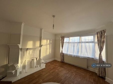 2 bedroom maisonette to rent - Photo 2