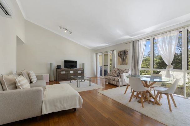 Two-story Townhouse In Ideal Location - Photo 1