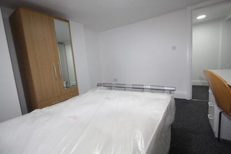 5 bedroom semi-detached house to rent - Photo 5