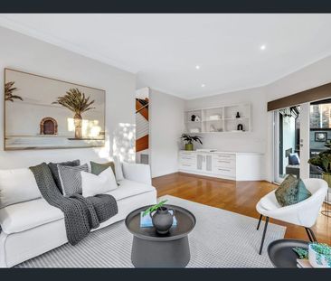 ENTERTAINER'S OASIS | WATER VIEWS | BAY VIEWS UNDER 300M TO THE SAND - Photo 1