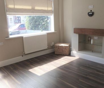 2 bedroom end of terrace house to rent - Photo 1