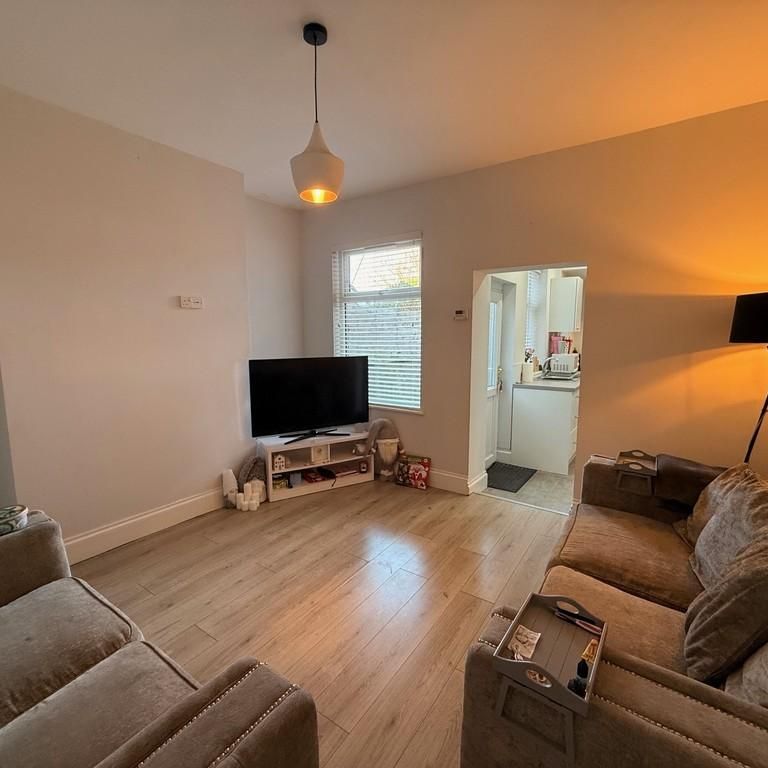 2 bedroom terraced house to rent - Photo 1