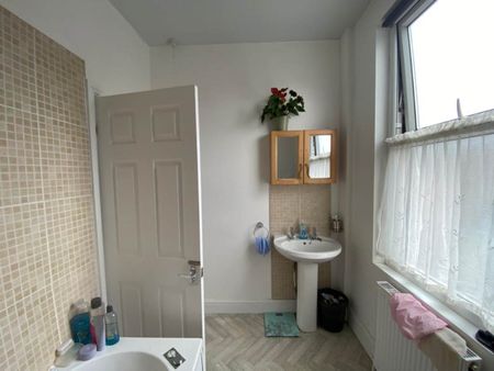 Edinburgh Grove (room 5), Armley, Leeds - Photo 5