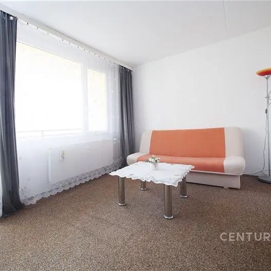 Pronájem prostorného bytu 4+1 s lodžií, 88 m - Fotografie 1