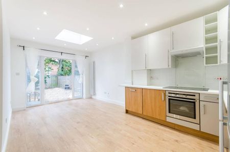 3 bedroom flat to rent - Photo 3