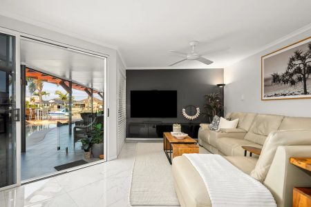 Luxury Waterfront Living in Sought-After Newport CONTACT JULIE SYKES 0438 050 110 - Photo 4