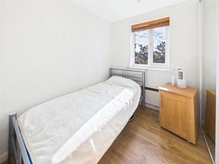 Varsity Drive, Twickenham, Middlesex, TW1 - Photo 4