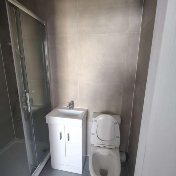 Hillcrest Road, Acton, W3 - Photo 1