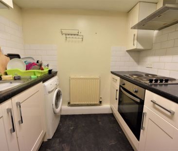 12 bedroom House in Flat A & B & C, Leeds - Photo 2