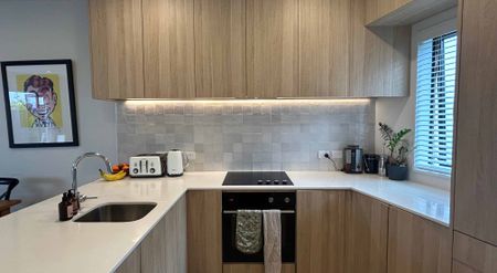 Modern & Low-Maintenance Living in the Heart of Ellerslie - Photo 3