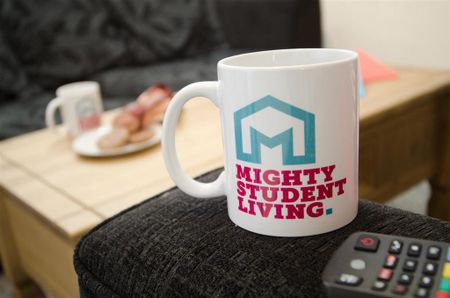 5 bedroom private hall to rent - Photo 2