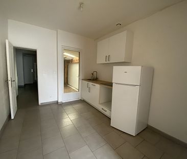 APPARTEMENT F1 BIS AVEC COURETTE - SECTEUR ST ANNE - Photo 2