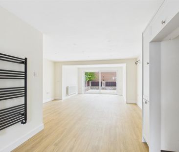 3 bedroom House To Let Total Size: 1206 SQ FT - Photo 1