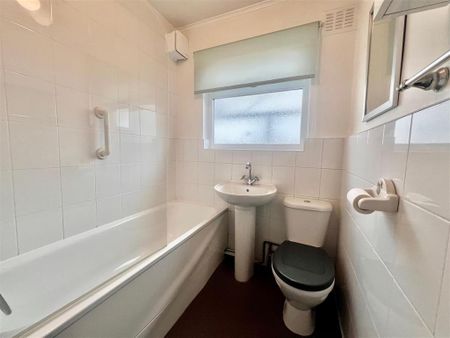 2 bedroom semi-detached bungalow to rent - Photo 4