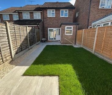 3 bedroom end of terrace house to rent - Photo 2