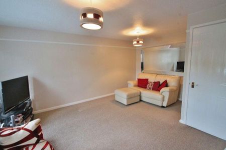 3 bedroom semi-detached house to rent - Photo 2