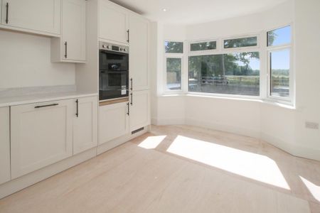 4 bedroom detached bungalow to rent - Photo 5