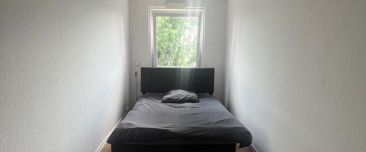Furnished Room in WG with Balcony U Friedrichsfelde Dec-Feb 2026 - Photo 1