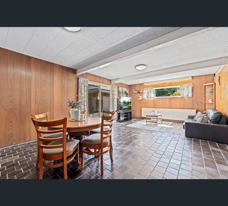 27 Mccubbin Street, Burwood, Vic 3125 - Photo 2
