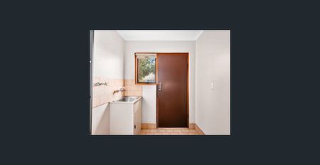 Spacious 2 Bedroom Home Unit with Raked Ceilings - Photo 4