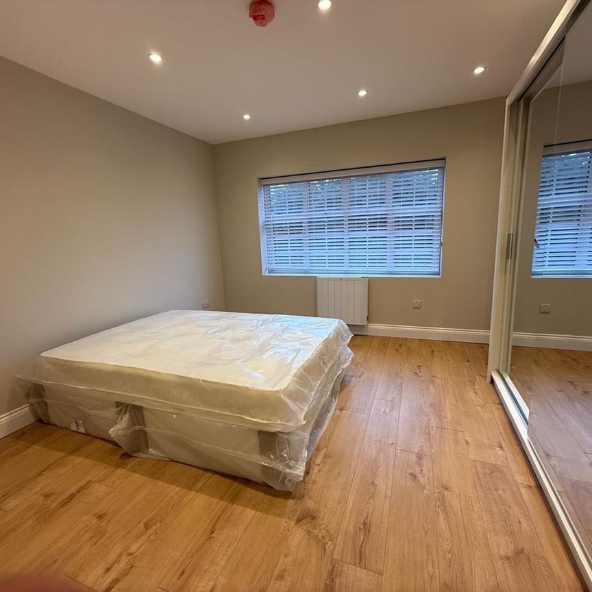 2 Bed Flat, High Road, N12 - Photo 1