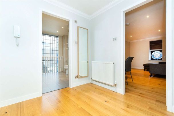 Charming two bedroom apartment set within a striking church conversion in an unbeatable Islington location. - Photo 1