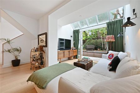 2 bedroom ground floor flat to rent - Photo 2