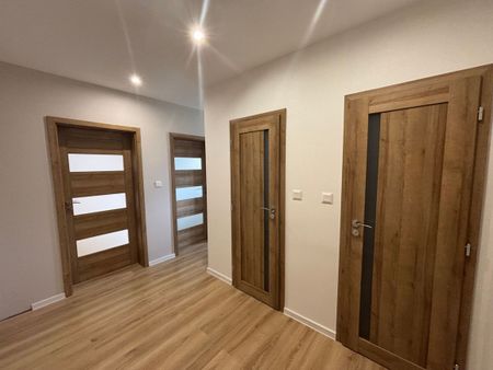 ZREKONŠTRUOVANÝ 2-IZBOVÝ BYT S VEĽKOU 9 m² LOGGIOU – HLINY, ŽILINA – Fotografia 3