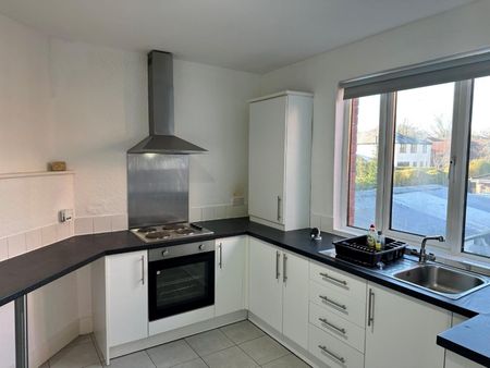 2 bedroom Flat To Let - Photo 2