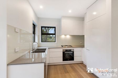 Great Location! With 2 Bedroom, 1 Bathroom & Car Space - Photo 3