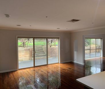 Fresh paint and carpet - Large Five Bedroom Home - Photo 2