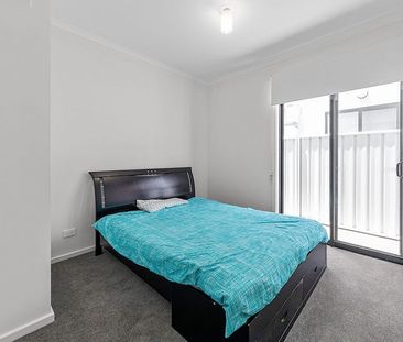 Stylish 2-Bedroom Townhouse - Photo 6