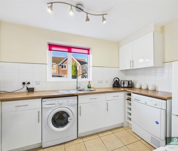 Lyon Close, Maidenbower - Photo 2