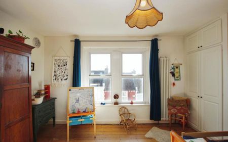 A splendid three bedroom terraced house available for rent in the highly sought-after St. Werburghs. Available on an unfurnished basis. - Photo 3