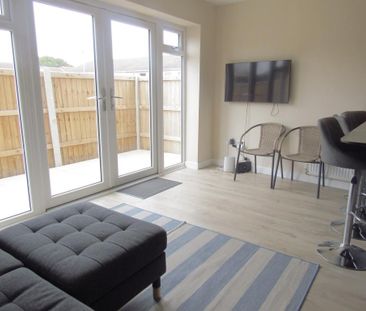2 bedroom ground floor flat to rent - Photo 2