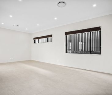 Luxurious 4-Bedroom Home with Stunning Escarpment Views - Photo 1