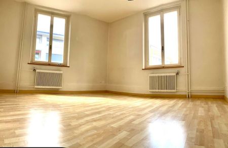 Cœur de la ville - Appartement de 2,5 pièces - Photo 2
