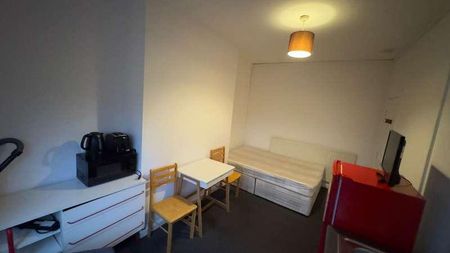 Flat C, Conference Road, Armley, Leeds, LS12 - Photo 2