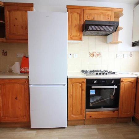 3 bedroom flat to rent - Photo 3
