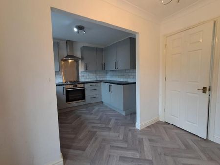 3 bedroom detached house to rent - Photo 2