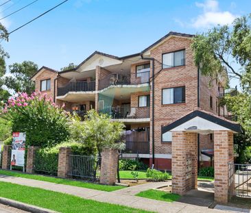 Air-Conditioned Two-Bedroom Unit with Ensuite, Gas Cook-Top and Sin... - Photo 1
