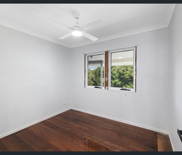 Charming, Spacious & Ideally Located – The Perfect Place to Call Home - Photo 3