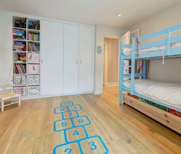 3 bedroom flat in London - Photo 5