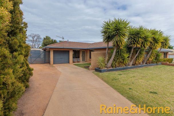 20 Lindsay Place, Dubbo, NSW 2830 - Photo 1